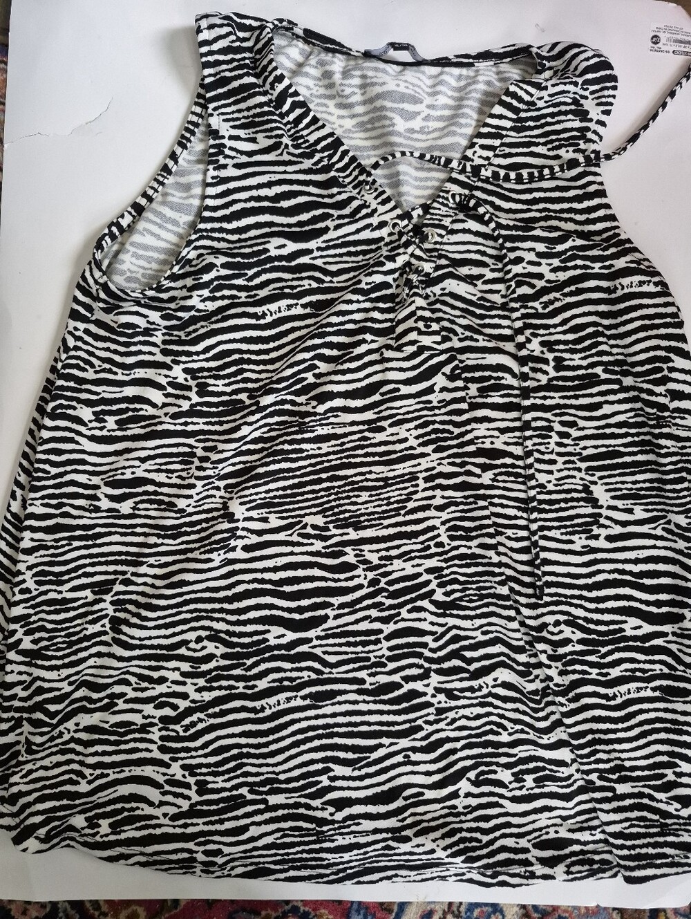 Lily Morgan Women's Short Sleeve Tee - Gray/White Zebra Print